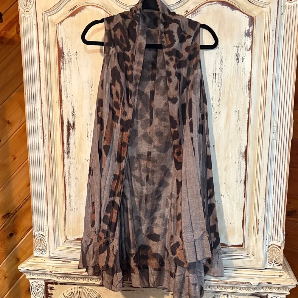 Leopard Print Sleeveless Cardigan - Picture 1 of 2